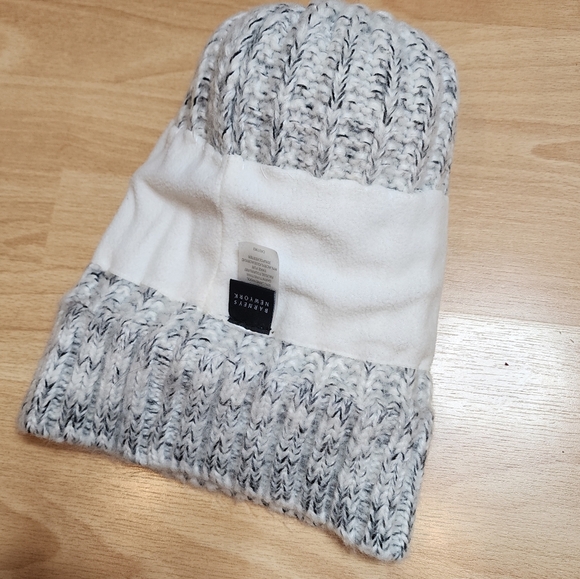 Barney's New York Wool Blend Grey Knit Beanie Faux Fur Large Red Pom Pom - Picture 8 of 11